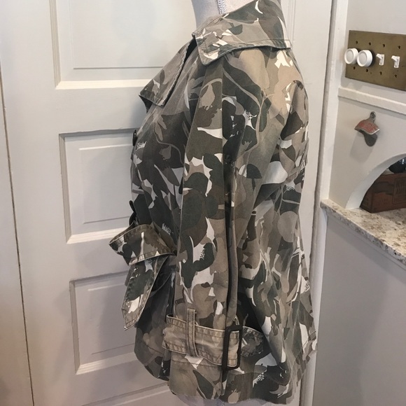 BCBG MAXAZRIA SHORT CAMO TRENCH - Picture 3 of 7